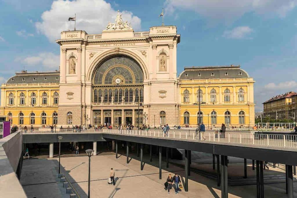 Keleti Palyaudvar Train Station-Home Budapest Exterior photo